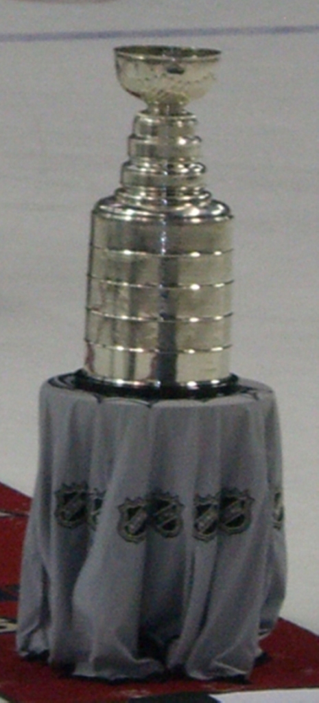 Name:  4-6-09 Stanley Cup in Rockford IL.jpg
Views: 278
Size:  220.4 KB