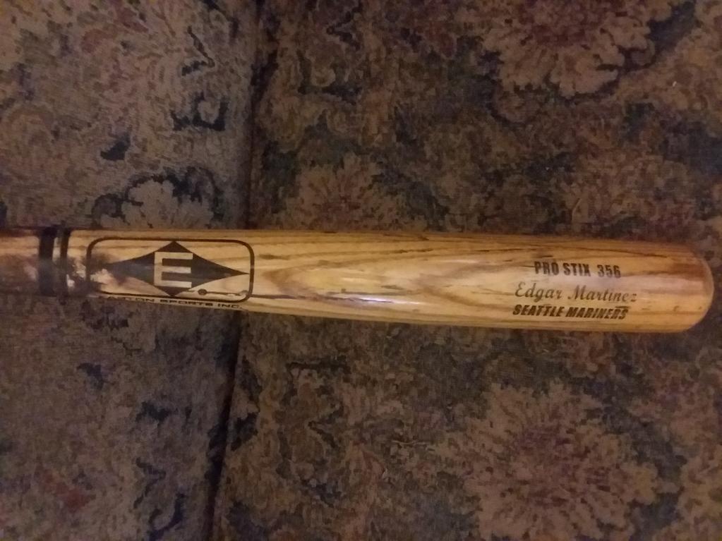 Name:  Edgar Martinez bat trademark barrel area Easton .jpg
Views: 570
Size:  89.1 KB