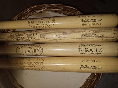 Name:  Roberto Clemente Bat day bats 4 different centerbrands.jpg
Views: 412
Size:  19.5 KB